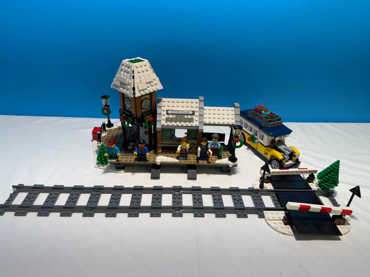 10259 LegoWinter Village Station Used
