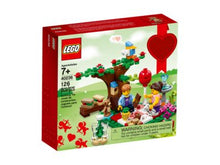 40236 LEGO Valentine's Day Romantic Valentine Picnic